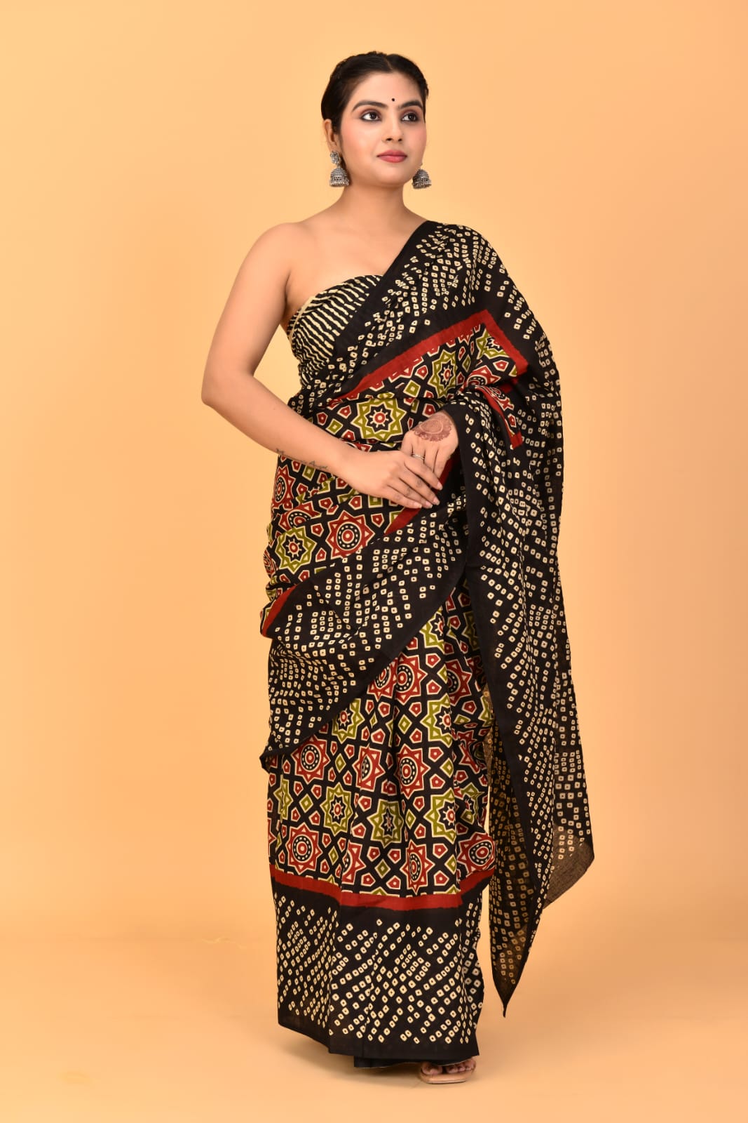 HAND PRINTED MULMUL COTTON SAREE (5.5 Mtr) WITH UNSTICHED BLOUSE PIECE (90Cm)