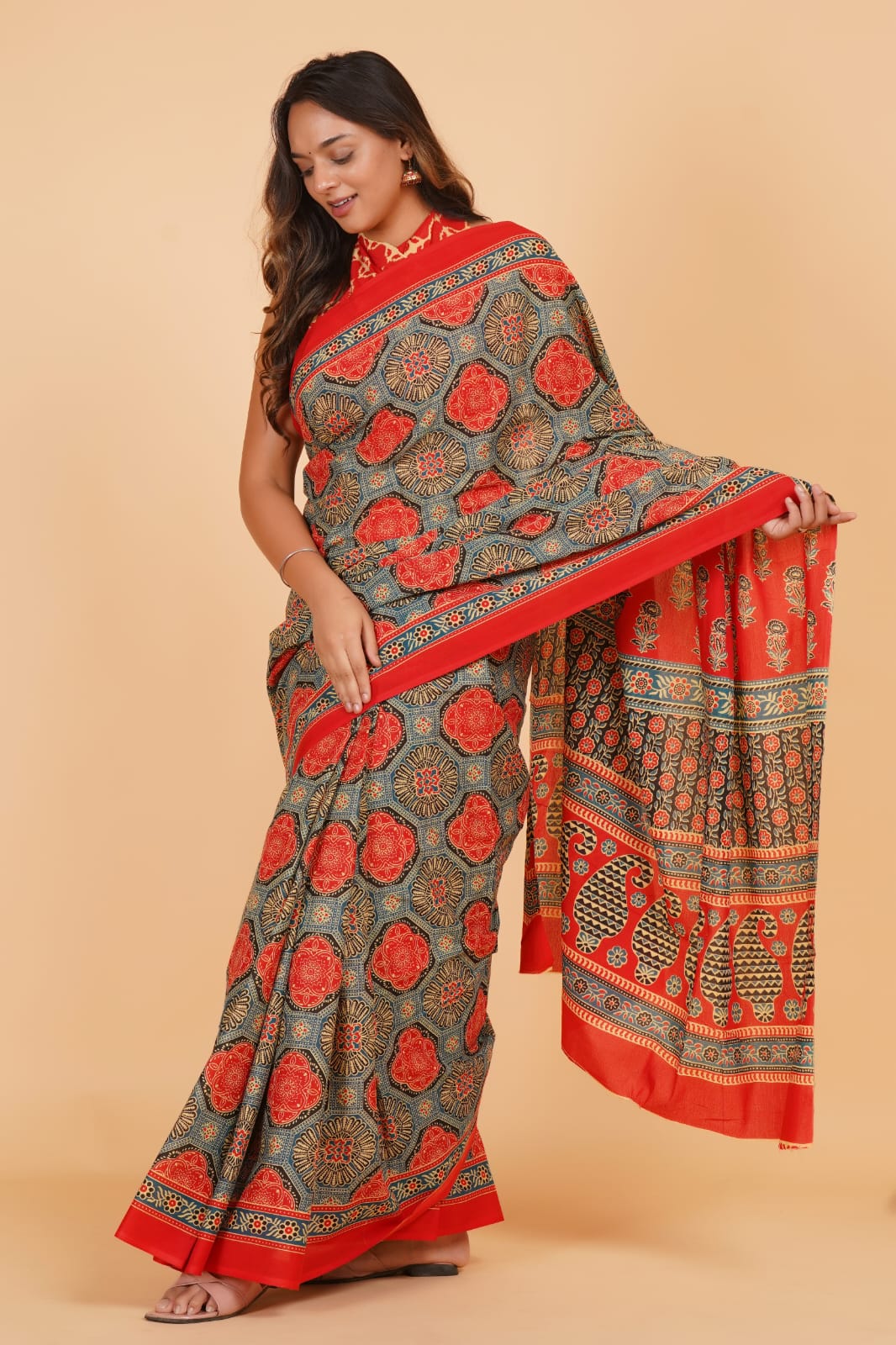 HAND PRINTED MULMUL COTTON SAREE (5.5 Mtr) WITH UNSTICHED BLOUSE PIECE (90 Cm)
