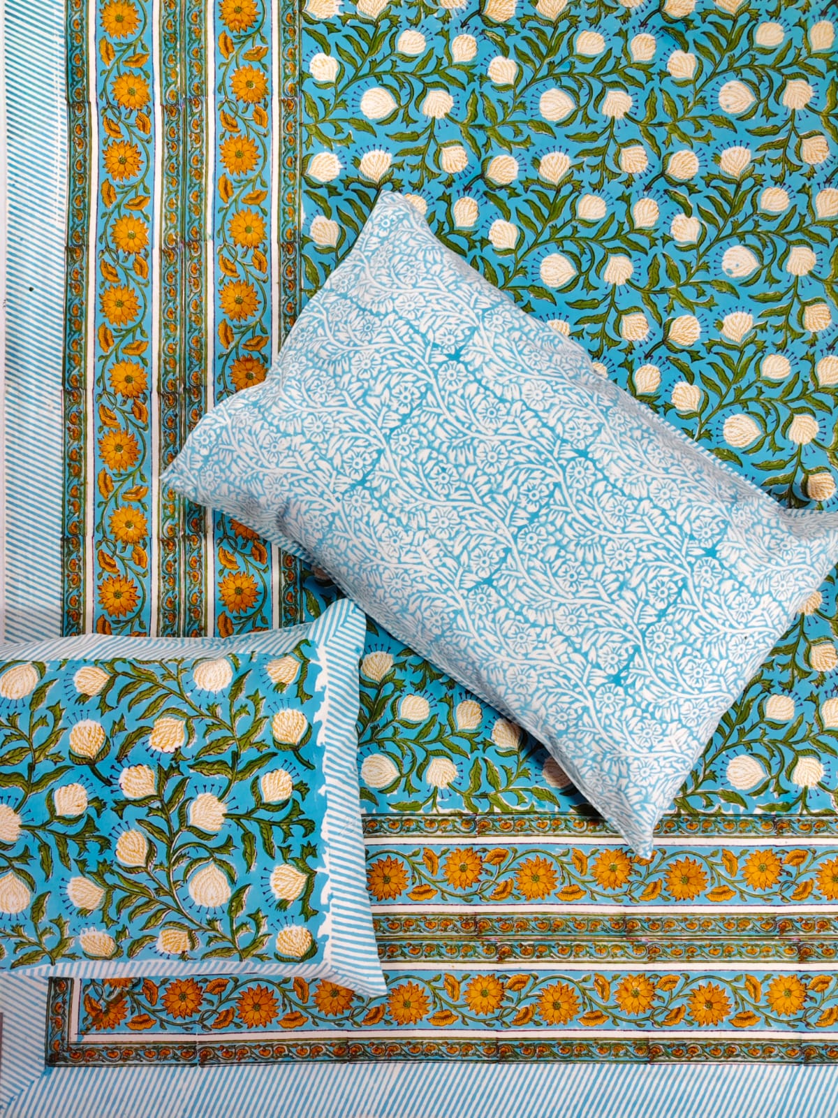 ♻️Pure Hand Block King Size Cotton Badsheet With 2 Zipped Reversable Pillow Covers