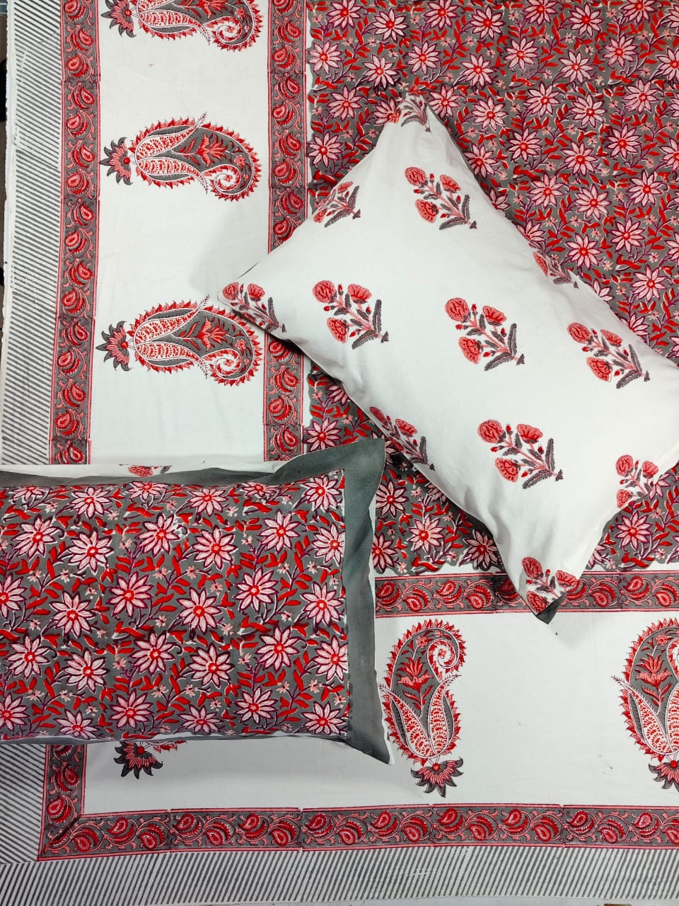 ♻️Pure Hand Block King Size Cotton Badsheet With 2 Zipped Reversable Pillow Covers