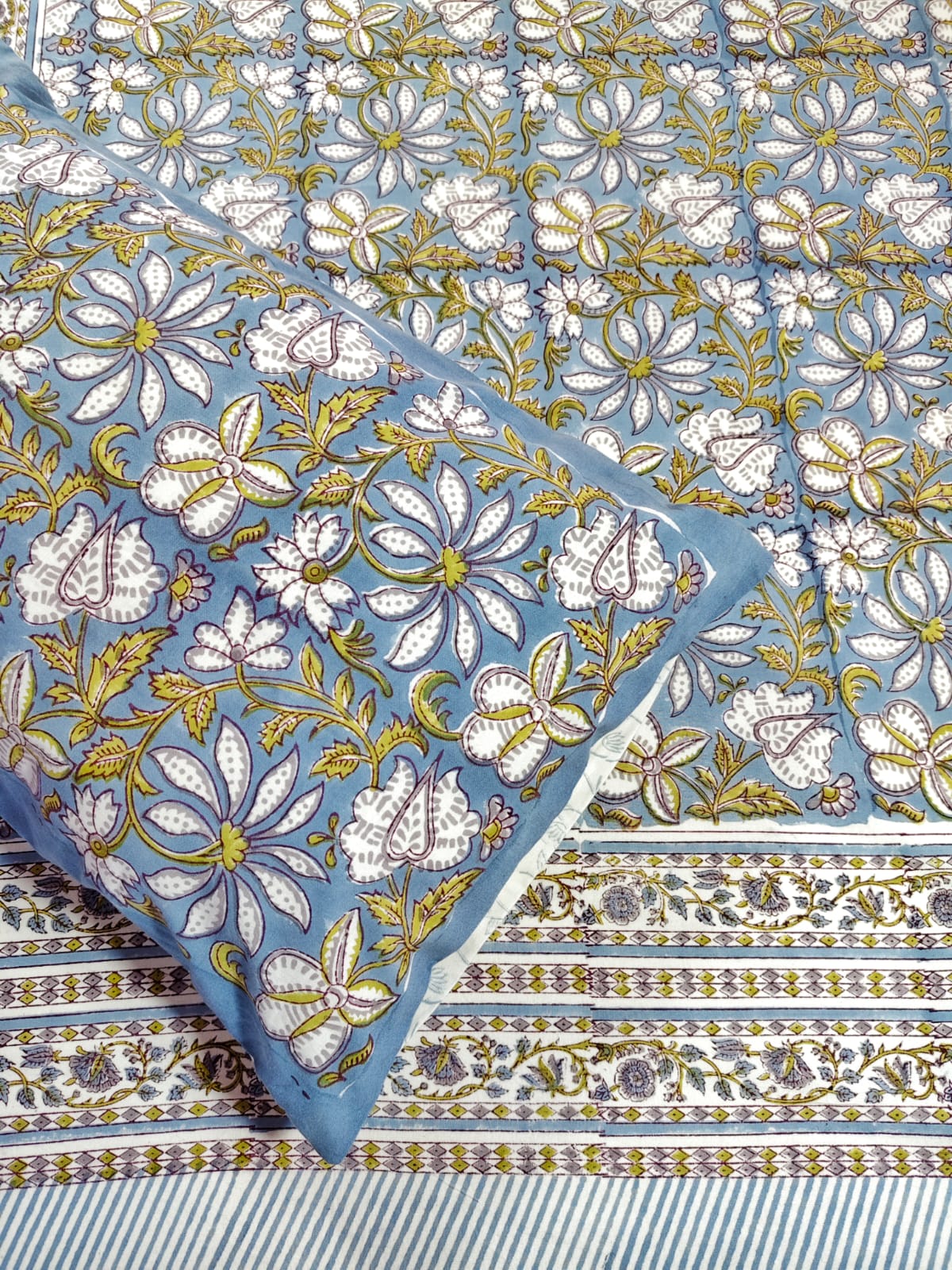 ♻️Pure Hand Block King Size Cotton Badsheet With 2 Zipped Reversable Pillow Covers