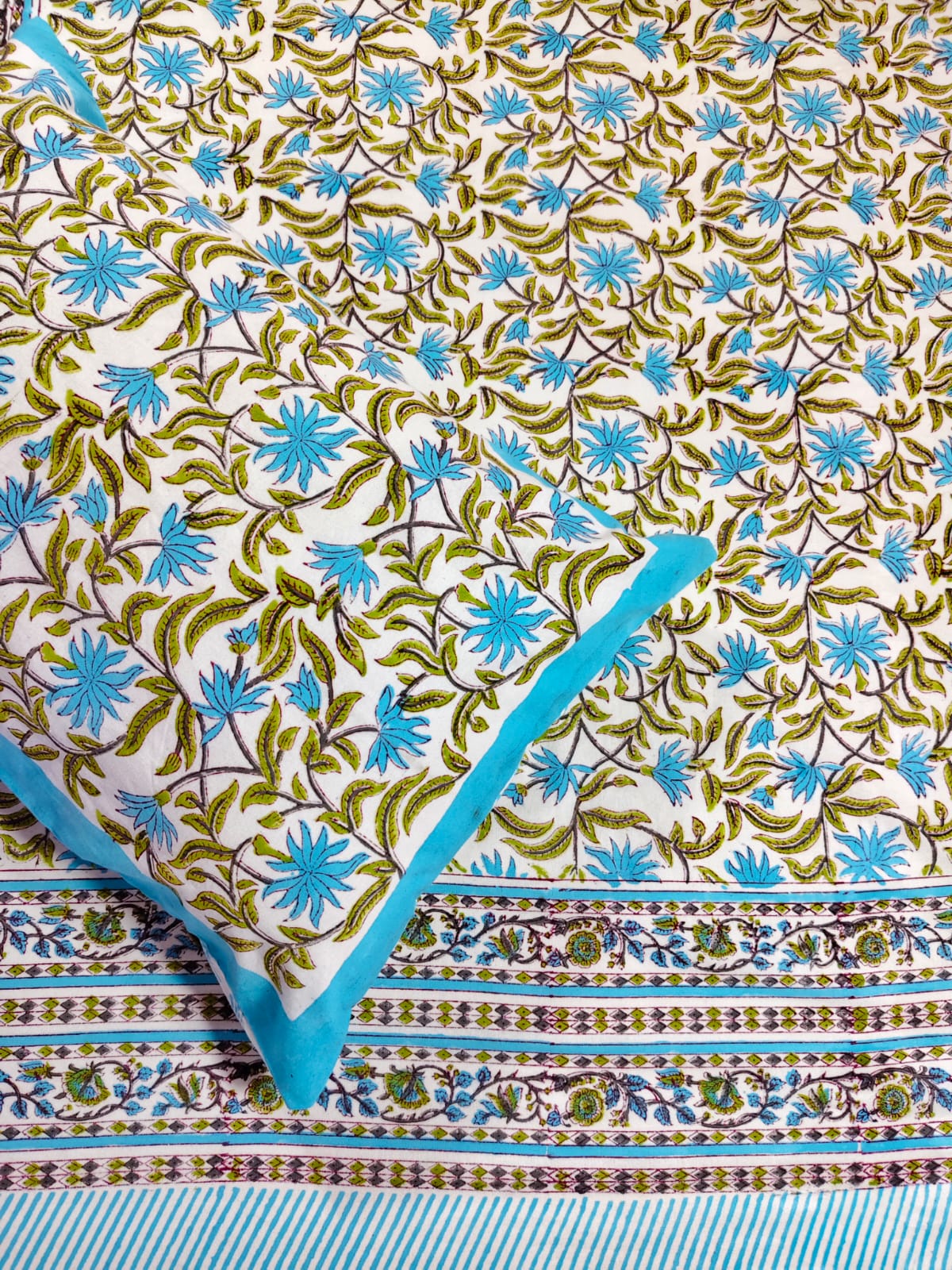 ♻️Pure Hand Block King Size Cotton Badsheet With 2 Zipped Reversable Pillow Covers