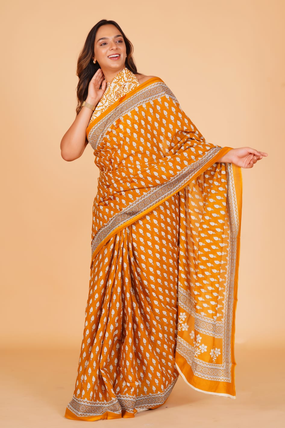 HAND PRINTED MULMUL COTTON SAREE (5.5 Mtr) WITH UNSTICHED BLOUSE PIECE (90Cm)