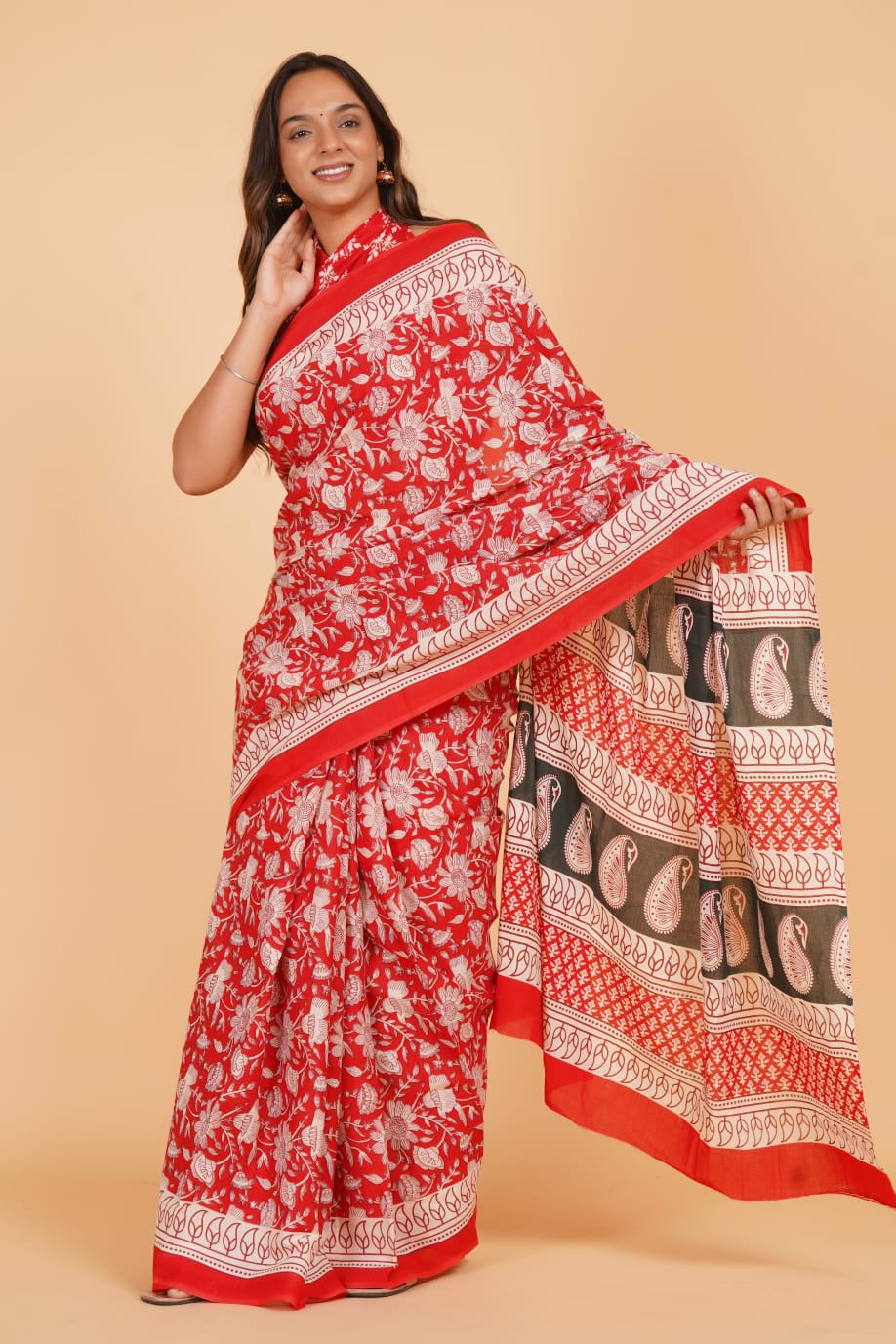HAND PRINTED MULMUL COTTON SAREE (5.5 Mtr) WITH UNSTICHED BLOUSE PIECE (90 Cm)