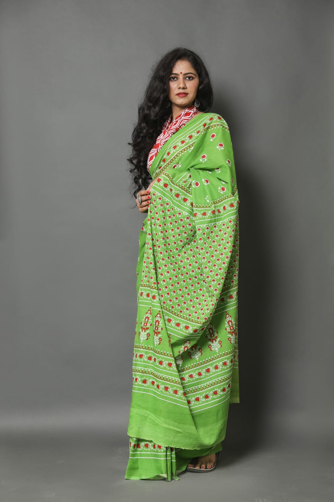 HAND PRINTED MULMUL COTTON SAREE (5.5 Mtr) WITH UNSTICHED BLOUSE PIECE (90 Cm)