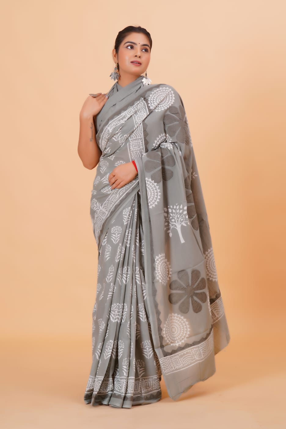 (APPLIQUE) HAND BLOCK PRINTED COTTON SAREE (5.5 Mtr) WITH UNSTICHED BLOUSE PIECE (90CM) (HAND CUT WORK)