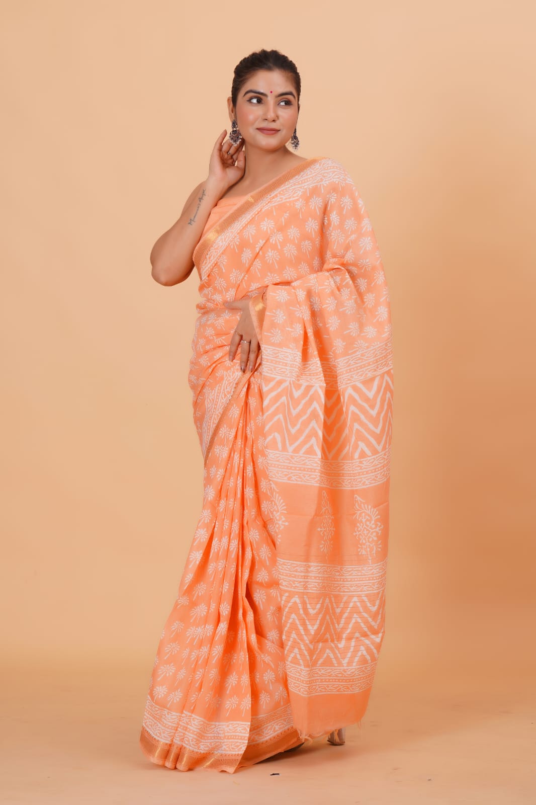 HAND BLOCK PRINTED MAHESHWARI SILK SAREE (5.5 Mtr) WITH UNSTICHED BLOUSE PIECE (90CM)