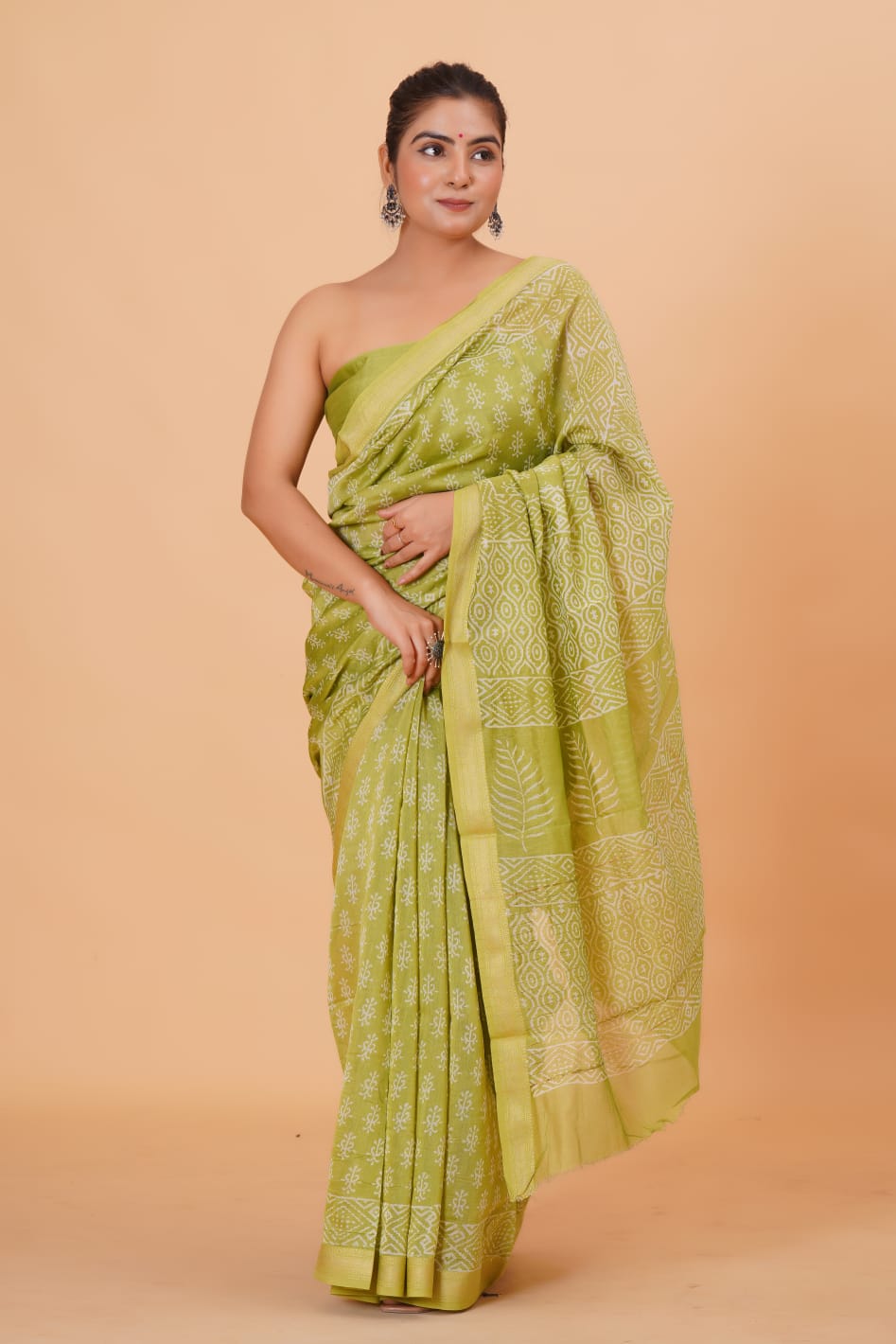 HAND BLOCK PRINTED MAHESHWARI SILK SAREE (5.5 Mtr) WITH UNSTICHED BLOUSE PIECE (90CM)