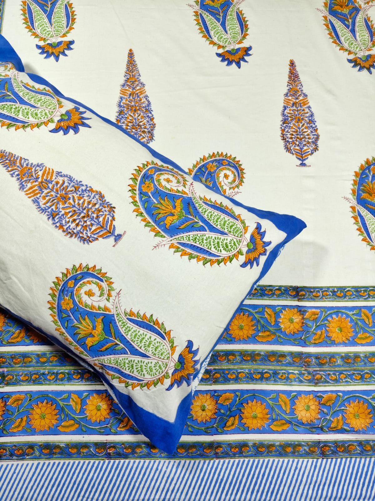 ♻️Pure Hand Block King Size Cotton Badsheet With 2 Zipped Reversable Pillow Covers