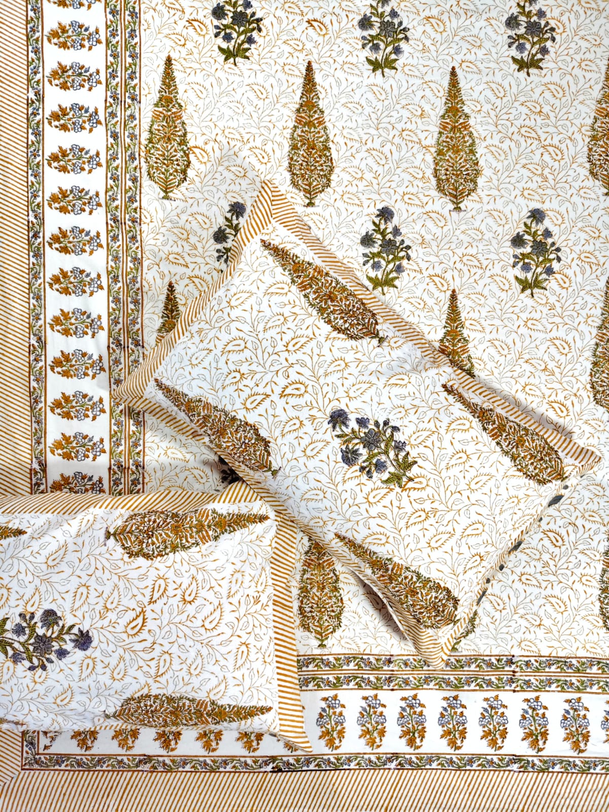 ♻️Pure Hand Block King Size Cotton Badsheet With 2 Zipped Reversable Pillow Covers