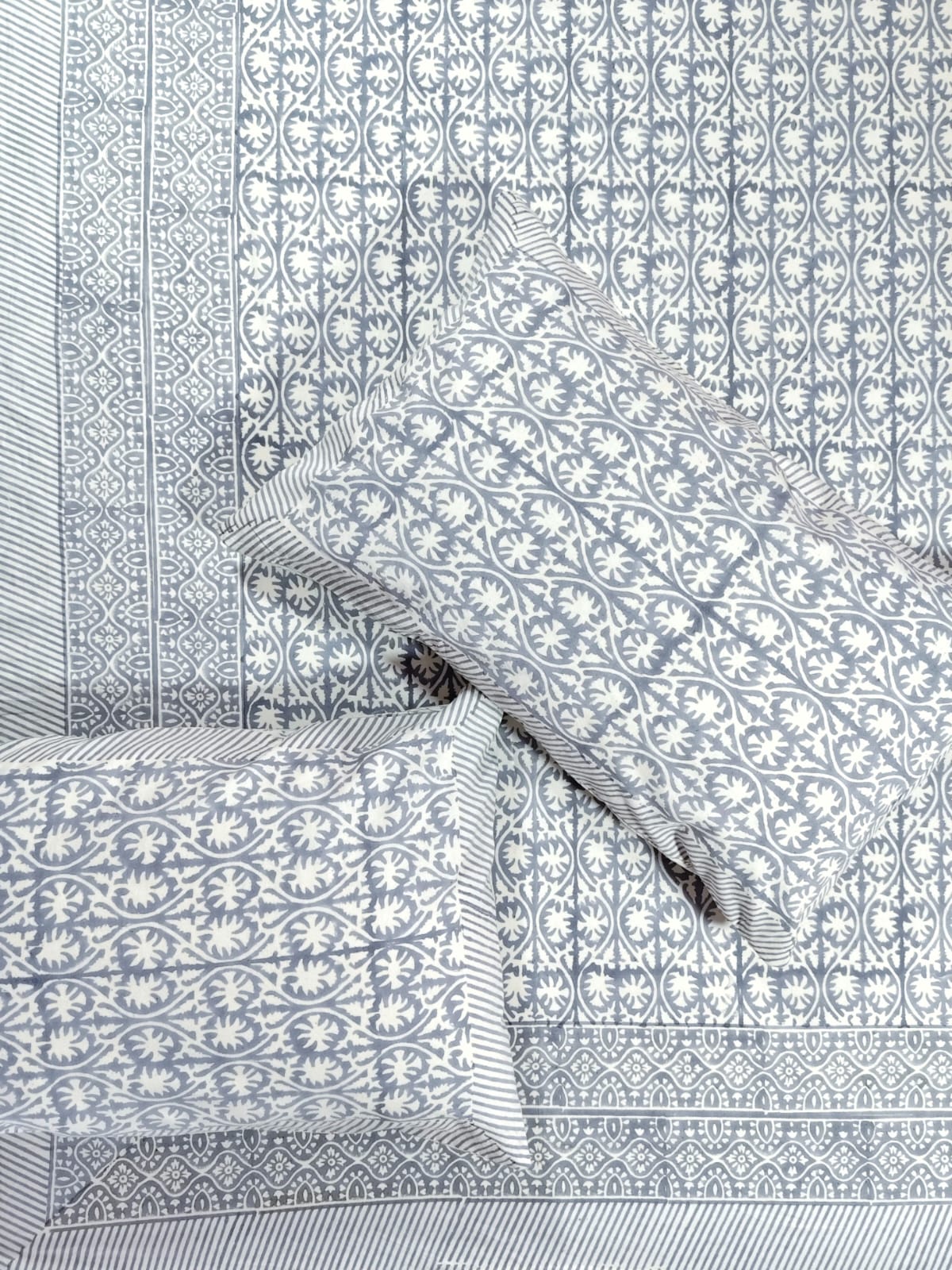 ♻️Pure Hand Block King Size Cotton Badsheet With 2 Zipped Reversable Pillow Covers