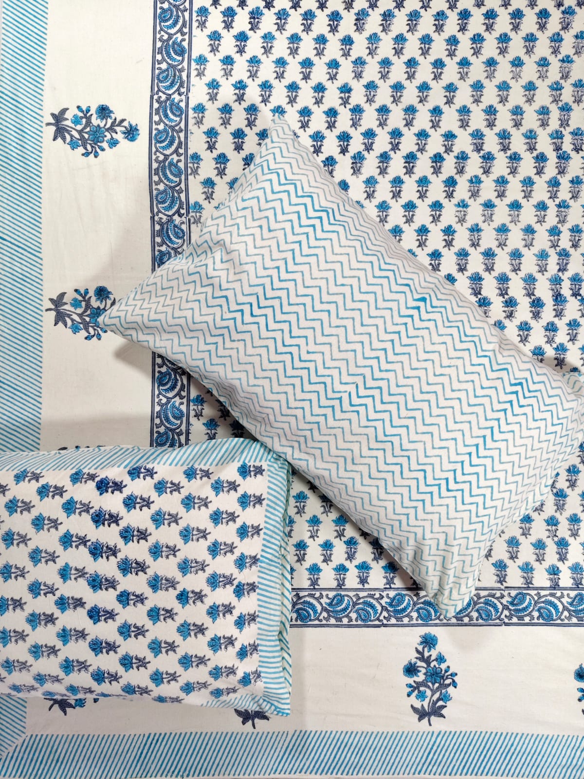 ♻️Pure Hand Block King Size Cotton Badsheet With 2 Zipped Reversable Pillow Covers