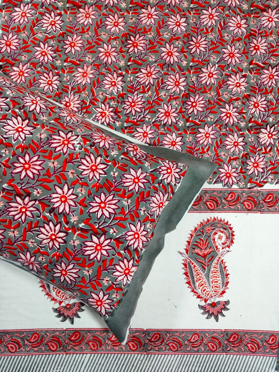 ♻️Pure Hand Block King Size Cotton Badsheet With 2 Zipped Reversable Pillow Covers